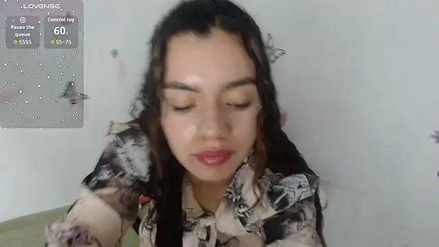 Snapshot of helen_kinett chatting on October 9, 2025, 10:10 pm helen kinett online show from October 9, 2025, 10:10 pm