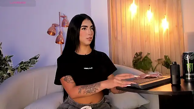 Snapshot of AriRobert_ chatting on September 17, 2025, 4:03 am AriRobert online show from September 17, 2025, 4:03 am