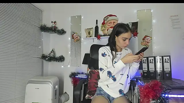 Snapshot of YUKIODAVIS chatting on December 16, 2025, 1:04 pm YUKIODAVIS online show from December 16, 2025, 1:04 pm