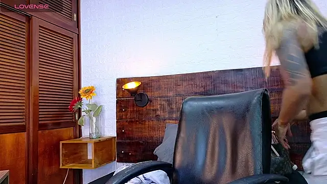 Snapshot of Celeste_sanz chatting on November 6, 2025, 10:52 am Celeste sanz online show from November 6, 2025, 10:52 am