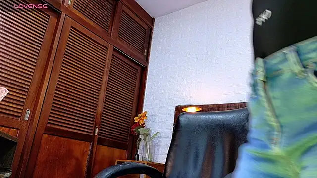 Snapshot of Celeste_sanz chatting on October 31, 2025, 10:01 am Celeste sanz online show from October 31, 2025, 10:01 am