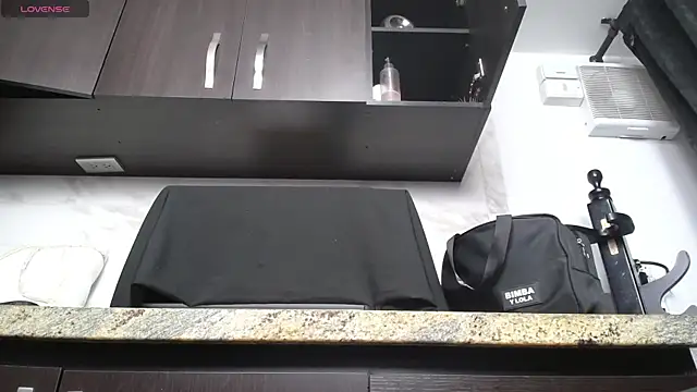 Snapshot of iniyalaboni chatting on October 8, 2025, 7:47 pm iniyalaboni online show from October 8, 2025, 7:47 pm