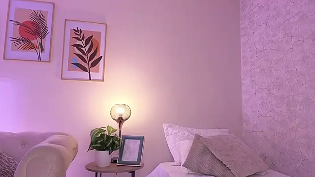 DahianaWalcott online show from March 4, 2026, 4:15 pm