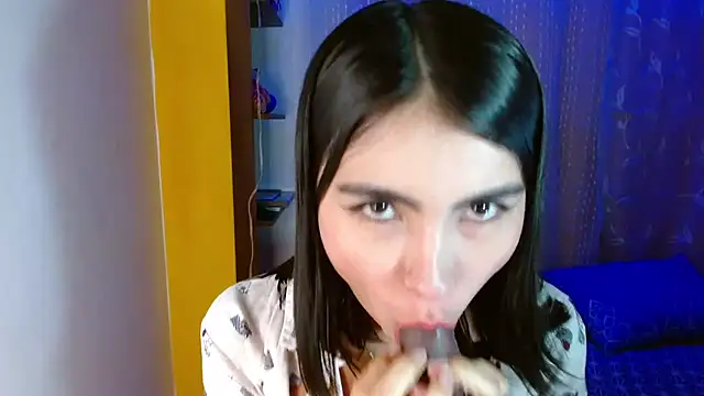 victoria-henaoo online show from December 15, 2024, 8:08 am