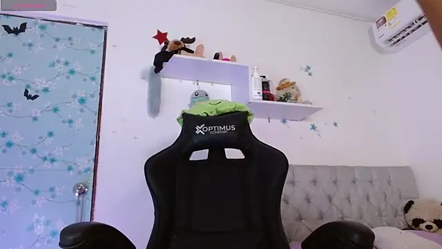 Snapshot of miss_valery2 chatting on December 4, 2025, 4:33 am miss valery2 online show from December 4, 2025, 4:33 am