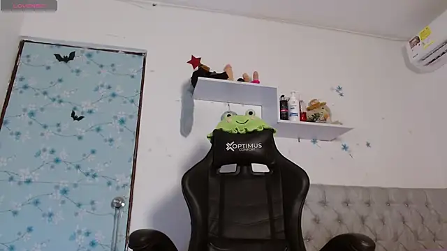 Snapshot of miss_valery2 chatting on November 16, 2025, 1:21 am miss valery2 online show from November 16, 2025, 1:21 am