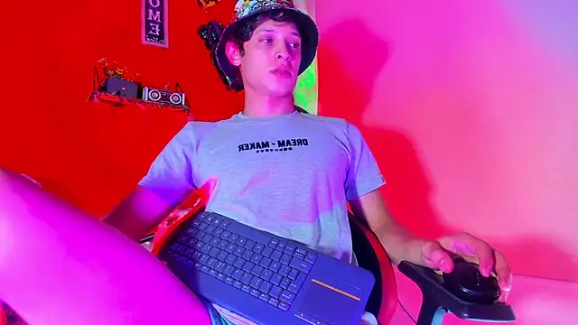 LilOwen  online show from November 20, 2025, 8:31 pm