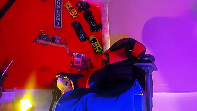 LilOwen  online show from November 19, 2025, 7:03 pm