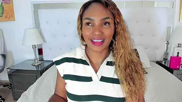 Snapshot of Isla_Scott chatting on June 10, 2026, 11:22 am Isla Scott online show from June 10, 2026, 11:22 am