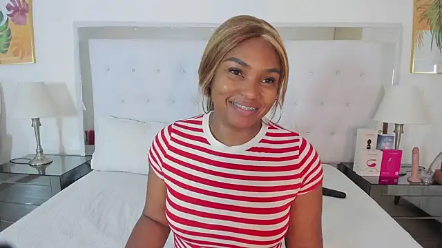 Isla Scott online show from March 24, 2026, 11:32 am