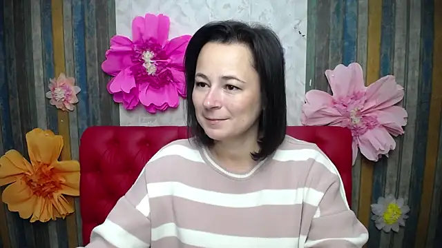 Snapshot of MarieSho chatting on October 13, 2025, 5:25 pm MarieSho online show from October 13, 2025, 5:25 pm