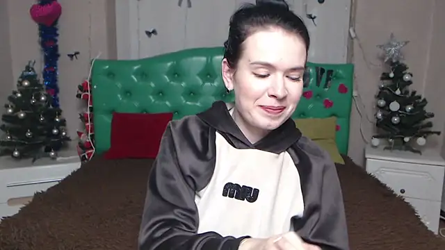 JasmineKouch online show from January 14, 2026, 6:44 pm