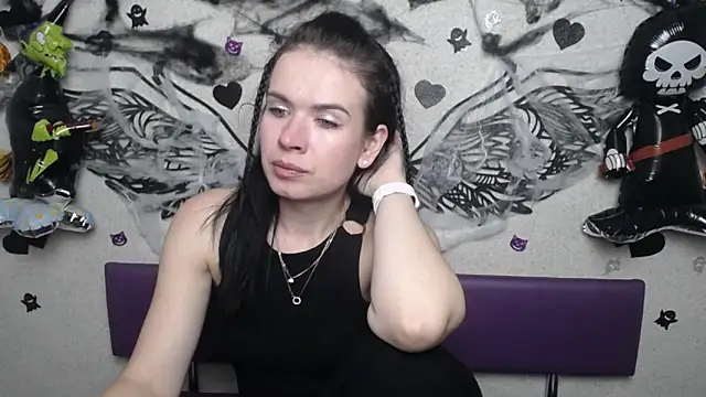 JasmineKouch online show from November 2, 2025, 6:24 pm