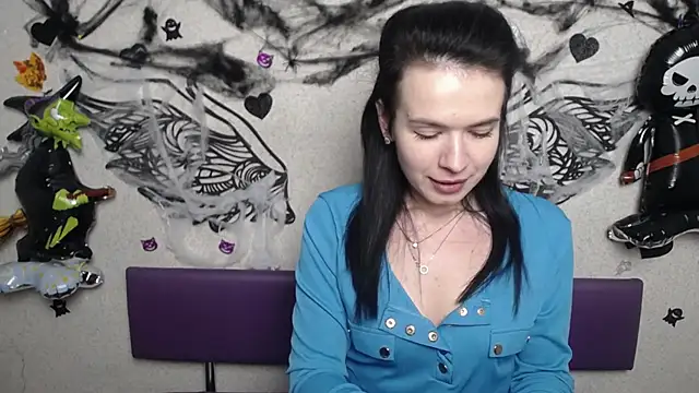 JasmineKouch online show from November 14, 2025, 12:31 pm