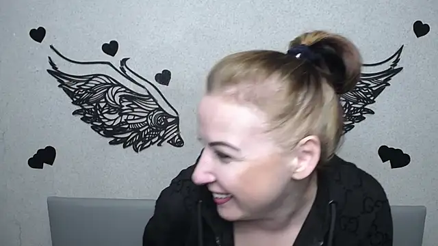 ElizabethSho online show from May 16, 2026, 5:12 pm