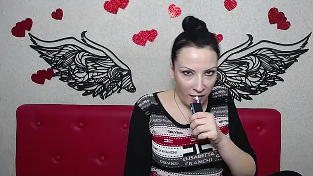 Snapshot of ElizabethSho chatting on March 6, 2025, 9:42 pm ElizabethSho online show from March 6, 2025, 9:42 pm