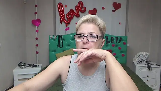 EmiliaGree online show from October 13, 2025, 5:03 pm