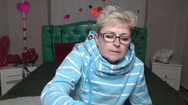 EmiliaGree online show from December 13, 2025, 8:04 pm