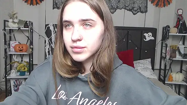 Snapshot of LauraHlot chatting on November 15, 2025, 7:07 pm LauraHlot online show from November 15, 2025, 7:07 pm