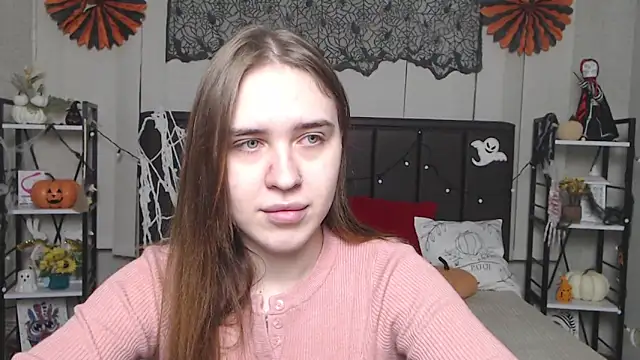 Snapshot of LauraHlot chatting on November 14, 2025, 6:33 pm LauraHlot online show from November 14, 2025, 6:33 pm