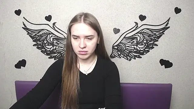 LauraHlot online show from April 28, 2026, 5:45 am
