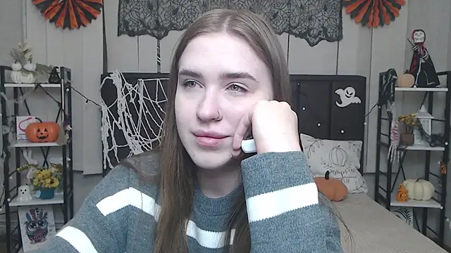 Snapshot of LauraHlot chatting on November 3, 2025, 6:33 pm LauraHlot online show from November 3, 2025, 6:33 pm