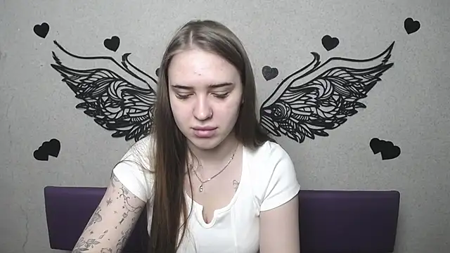 LauraHlot online show from April 26, 2026, 5:54 pm
