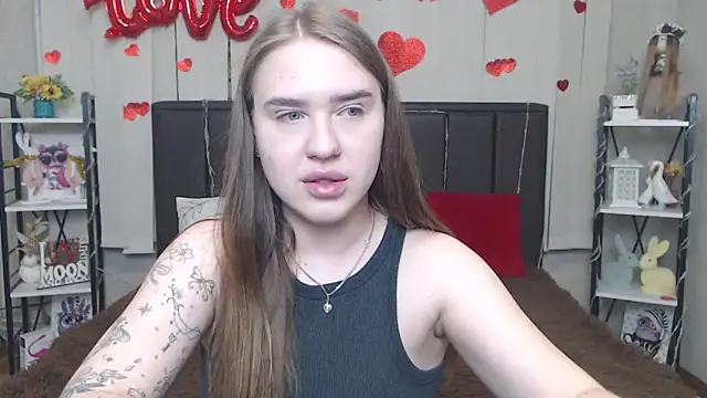 LauraHlot online show from May 7, 2026, 6:11 pm