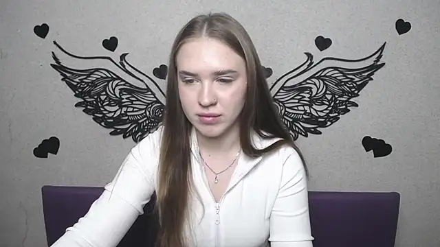 LauraHlot online show from April 25, 2026, 5:10 pm
