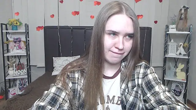 LauraHlot online show from May 2, 2026, 6:13 pm