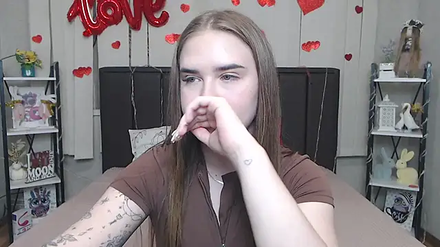 LauraHlot online show from April 2, 2026, 6:03 pm