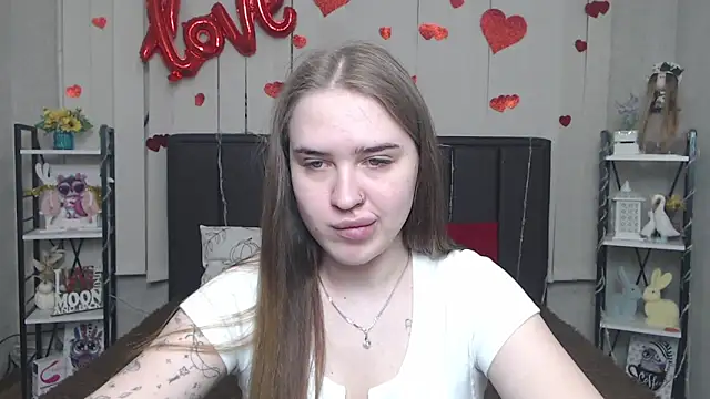 LauraHlot online show from May 1, 2026, 5:40 pm