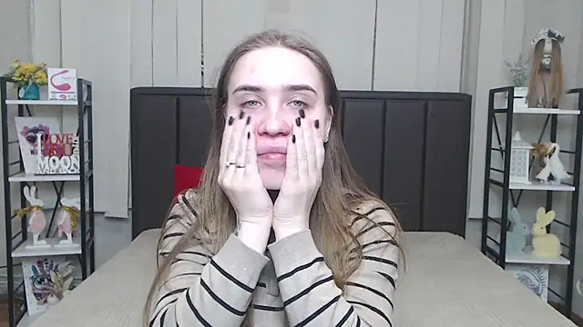 Snapshot of LauraHlot chatting on December 5, 2025, 6:17 pm LauraHlot online show from December 5, 2025, 6:17 pm