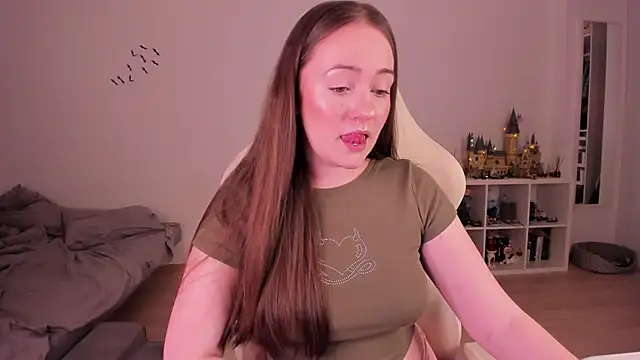 WalkingGirl online show from November 5, 2025, 9:40 pm