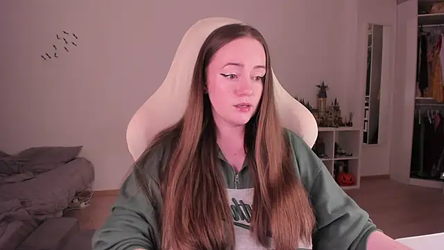 WalkingGirl online show from November 28, 2025, 8:09 pm