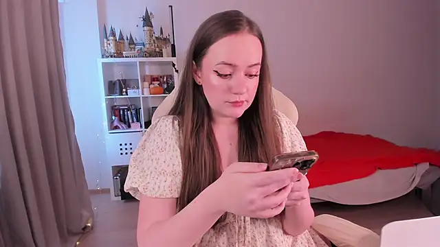 Snapshot of WalkingGirl chatting on October 18, 2025, 12:18 pm WalkingGirl online show from October 18, 2025, 12:18 pm