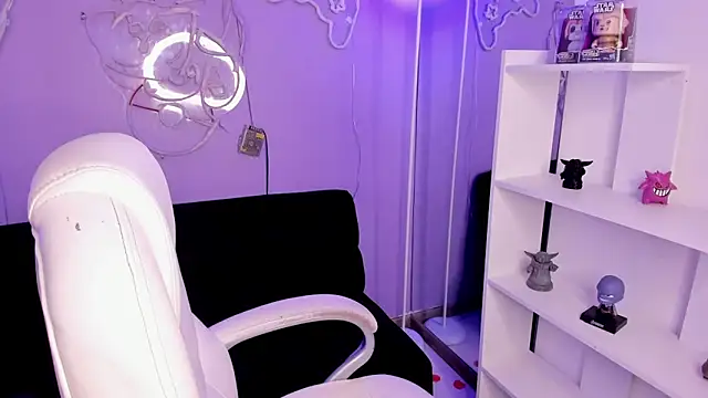 Snapshot of Camiila_Osorio chatting on February 25, 2026, 7:25 pm Camiila Osorio online show from February 25, 2026, 7:25 pm