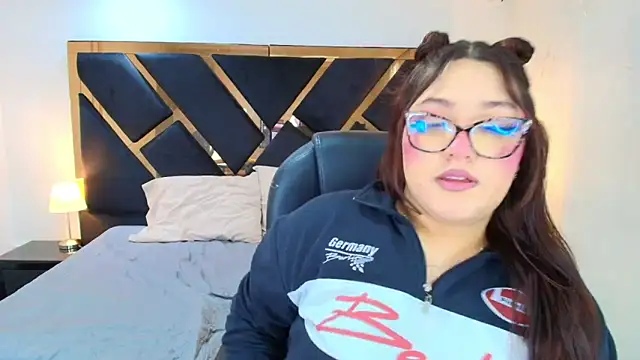 Snapshot of Camiila_Osorio chatting on May 8, 2026, 7:28 pm Camiila Osorio online show from May 8, 2026, 7:28 pm