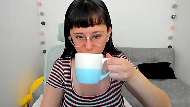 Snapshot of Sofiskies chatting on October 28, 2025, 12:44 am Sofiskies online show from October 28, 2025, 12:44 am