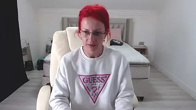 CatWoman0001 online show from April 3, 2026, 6:25 pm