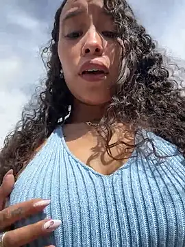 MarieLeon online show from January 17, 2026, 6:44 pm