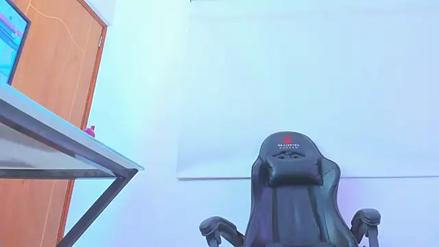 silvana  miller online show from March 19, 2025, 11:14 pm