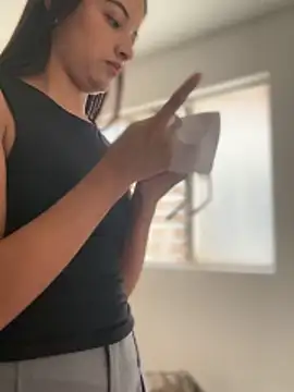 Snapshot of Arilw chatting on November 26, 2025, 2:06 pm Arilw online show from November 26, 2025, 2:06 pm