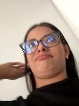 Snapshot of Arilw chatting on December 3, 2025, 1:10 pm Arilw online show from December 3, 2025, 1:10 pm