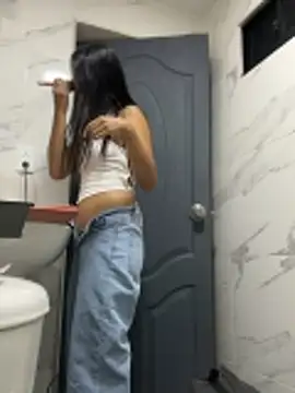 Snapshot of Arilw chatting on November 20, 2025, 2:07 pm Arilw online show from November 20, 2025, 2:07 pm