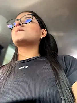 Snapshot of Arilw chatting on November 28, 2025, 3:12 pm Arilw online show from November 28, 2025, 3:12 pm