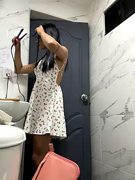 Snapshot of Arilw chatting on November 12, 2025, 3:05 pm Arilw online show from November 12, 2025, 3:05 pm