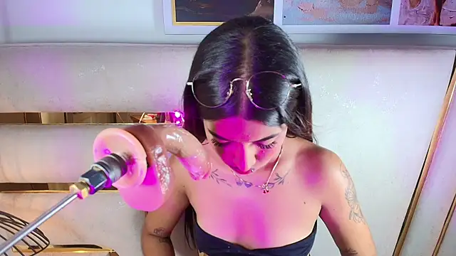 Snapshot of baby_naughty1_ chatting on October 13, 2025, 3:13 pm baby naughty1 online show from October 13, 2025, 3:13 pm