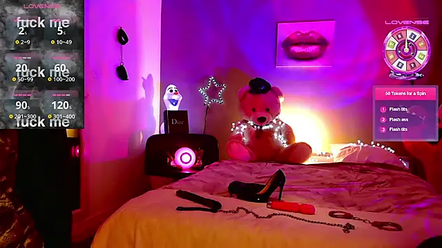 Snapshot of Stripgirl31 chatting on February 11, 2025, 9:35 pm Stripgirl31 online show from February 11, 2025, 9:35 pm
