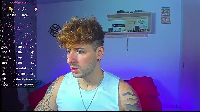 Snapshot of Ares_blue chatting on May 25, 2026, 11:42 am Ares blue online show from May 25, 2026, 11:42 am